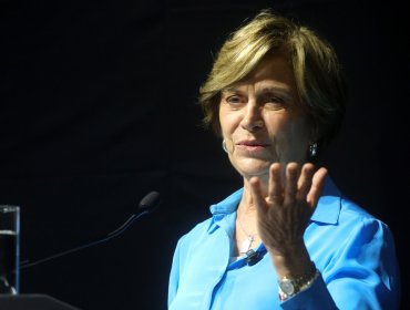 Matthei entrega apoyo a Desbordes para "recuperar el orden en las escuelas" tras ataque con bencina a docente del INBA
