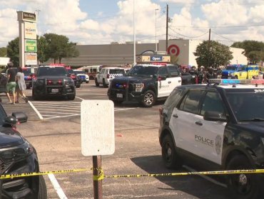 Tiroteo en estacionamiento de una tienda en Texas deja al menos tres muertos y múltiples heridos