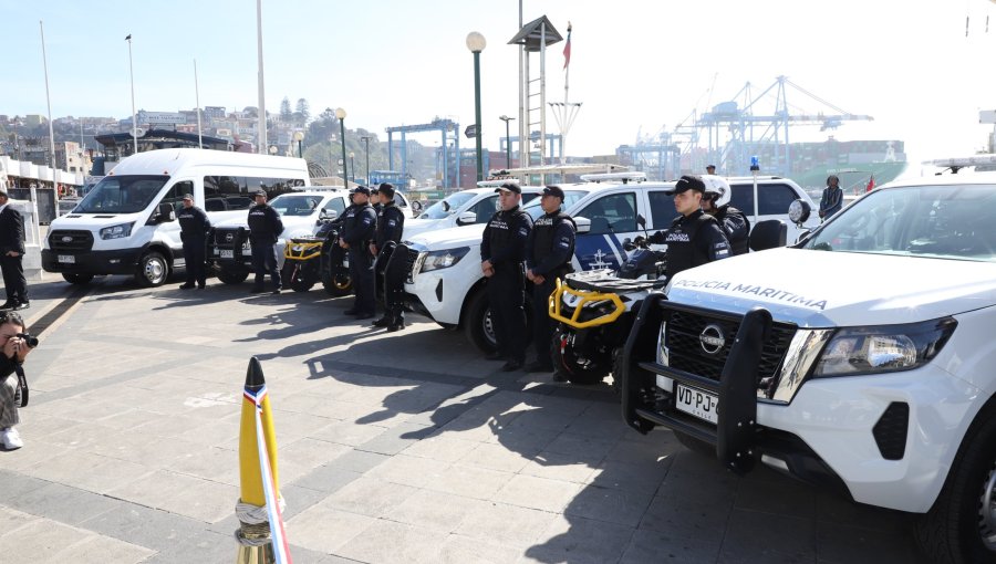 Directemar recibió motos, camionetas y minibuses para reforzar fiscalización y rescates en el borde costero de la región de Valparaíso
