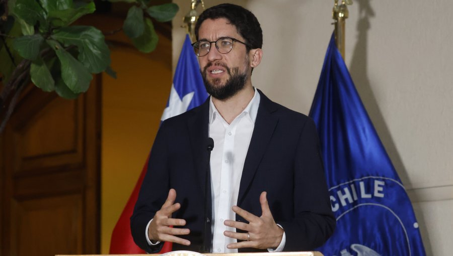 Ministro Boccardo desestima "crisis" en materia laboral y defiende las cifras de creación de empleo