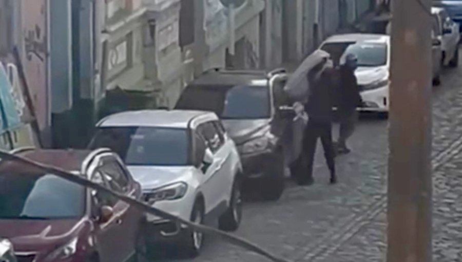 Delincuente fue detenido con especies robadas desde un automóvil en Valparaíso