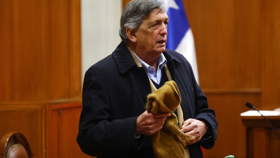 Presidente del PC desdramatiza dos listas parlamentarias oficialistas y descarta que afecte respaldos a Jara