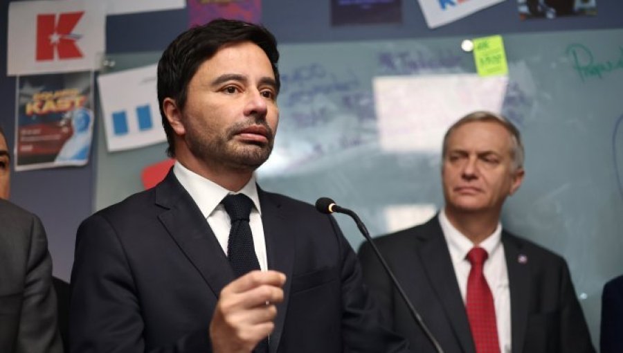 Rodolfo Carter y su decisión de apoyar a Kast y no a Matthei: "En Chile Vamos por un lado te dan la mano y en la otra tienen la daga"