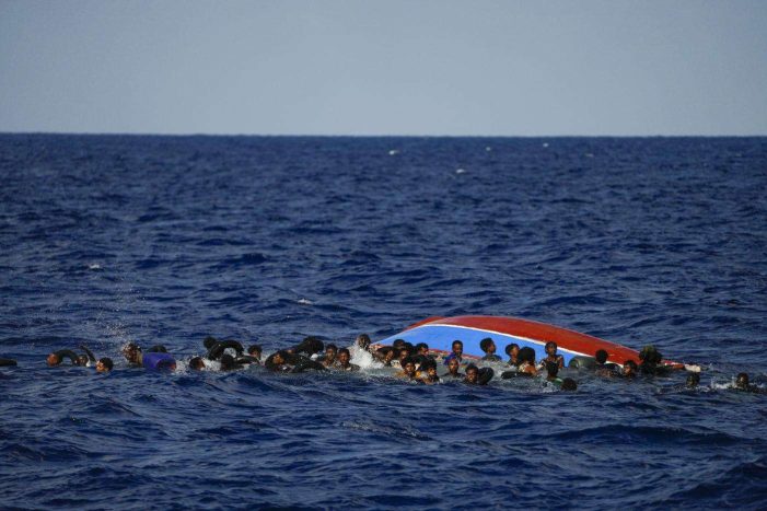 Al menos 26 migrantes muertos y varios desaparecidos deja naufragio frente a la isla italiana de Lampedusa