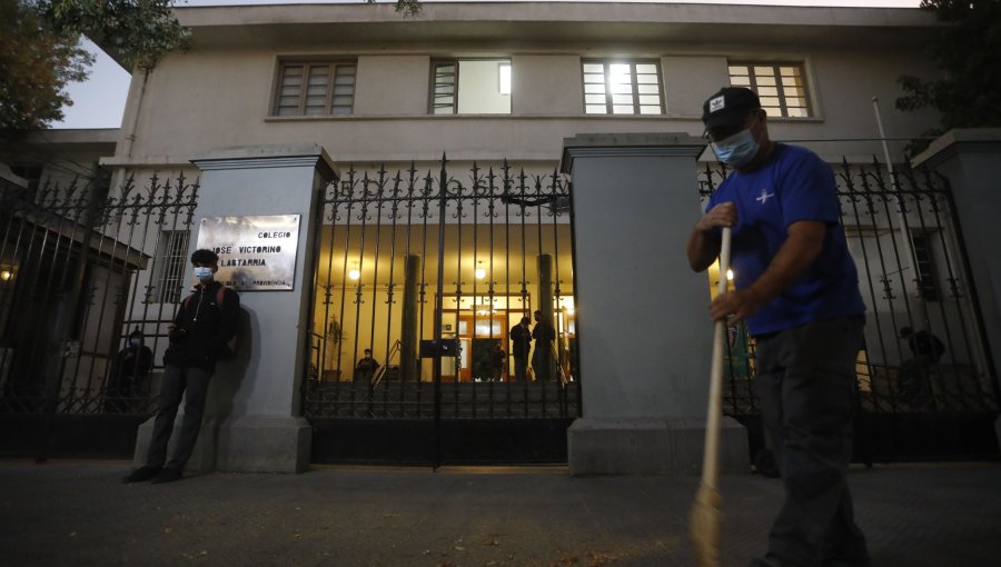 Dos alumnos de liceo en Lastarria resultaron heridos tras incidentes en el establecimiento: se desconoce el paradero de ambos