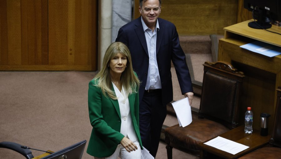 Senadores presentan proyecto para reinstaurar feriado bancario del 31 de diciembre
