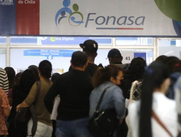 Más especialistas y acceso privado: las dos medidas que sugieren expertos para fortalecer Fonasa