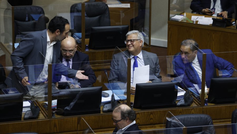 Senadores del Partido Socialists ante idea de Kast de gobernar por decreto: "Eso se llama dictadura"
