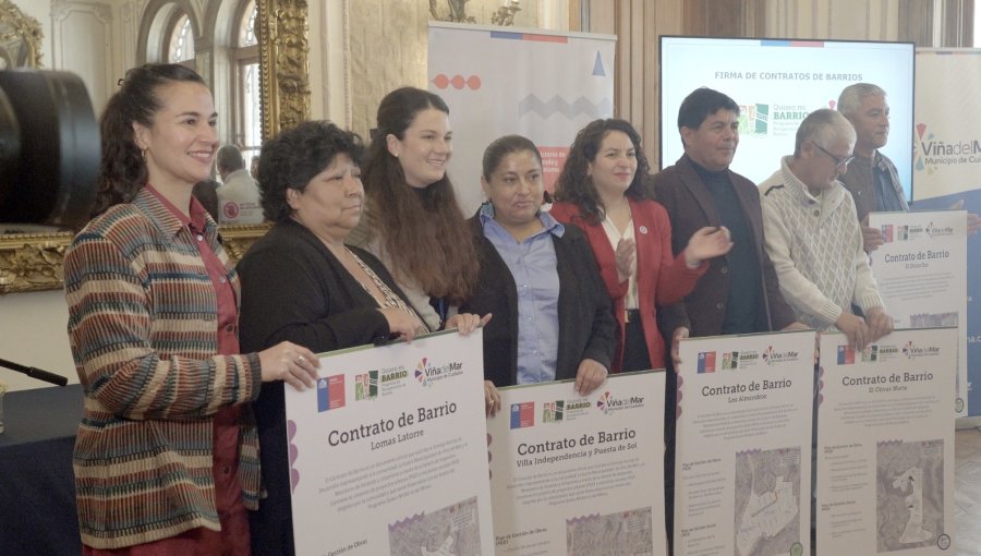 Comunidades firman contratos del programa «Quiero Mi Barrio» para ejecutar obras en sus respectivos sectores en Viña del Mar
