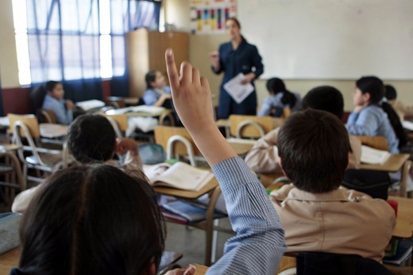 Editorial: ¿Qué es primero, el derecho de los profesores o de los niños?