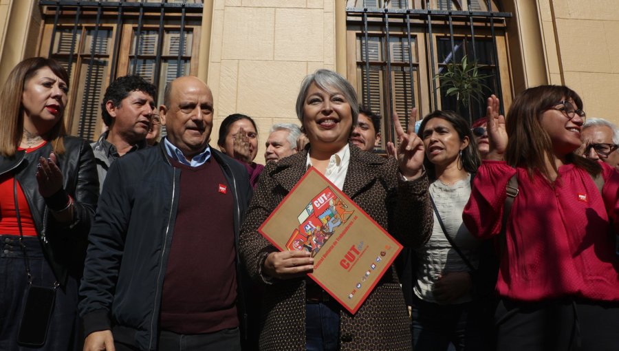 CUT entrega respaldo a la candidatura de Jeannette Jara y presenta sus propuestas programáticas