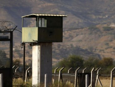 Proyecto que busca reclusión domiciliaria para condenados mayores genera polémica por posible beneficio a presos de Punta Peuco