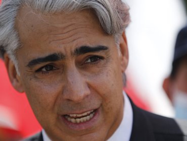 Marco Enríquez-Ominami plantea prohibición de celulares en clases y apunta contra los SLEP diciendo que tienen "mucha corrupción"