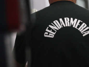 Cuatro coroneles de Gendarmería son destituidos tras ser descubiertos viajando con licencia médica