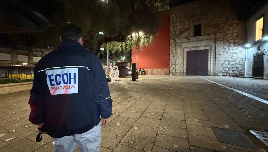 Nuevo homicidio: Acribillaron a sujeto a un costado de iglesia de San Francisco en Santiago