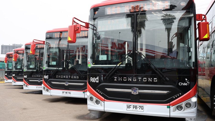 Región Metropolitana suma 176 buses eléctricos y nuevo recorrido que conecta zona norte con Metro
