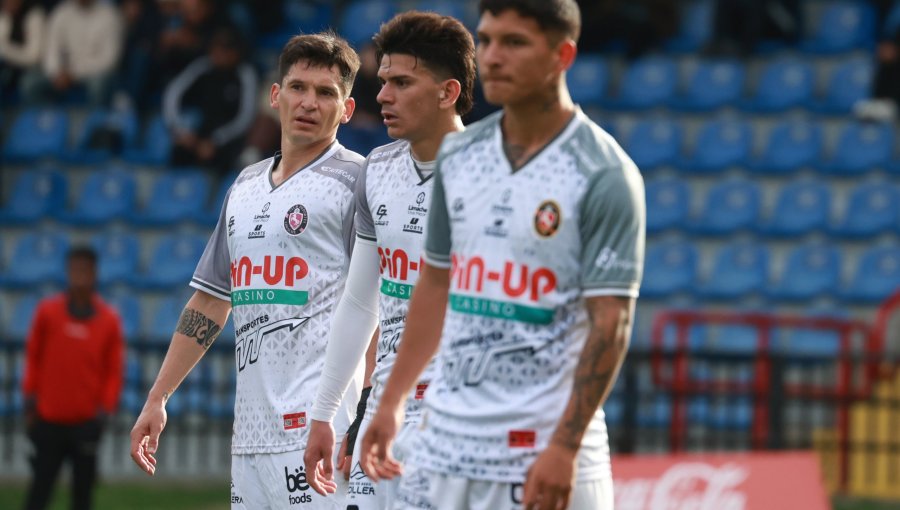 Huachipato apabulló a un Deportes Limache que sigue mirando de reojo al abismo