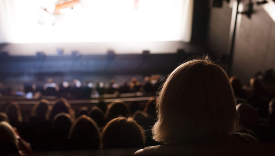 El cine y la música en vivo se consolidan como las opciones culturales más populares de los chilenos, según el Instituto Nacional de Estadísticas
