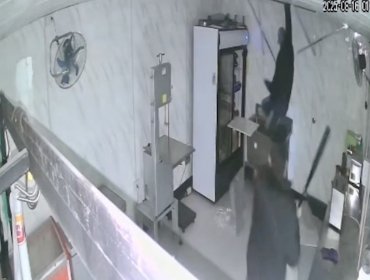Delincuente argentino se dio un festín antes de intentar robar en carnicería de Valparaíso, pero terminó caído, golpeado y detenido