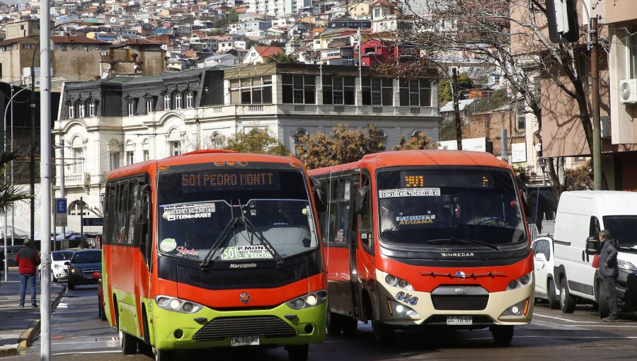 Conductores de micros vuelven a amenazar con un paro en el Gran Valparaíso: denuncian deudas asociadas al subsidio