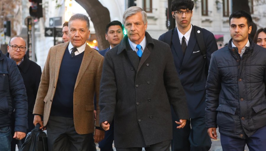 Harold Mayne-Nicholls inscribió su candidatura presidencial como independiente ante el Servel