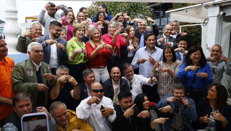 Chile Vamos definió su plantilla parlamentaria en Valparaíso: políticos tradicionales y rostros mediáticos buscarán la Cámara y el Senado