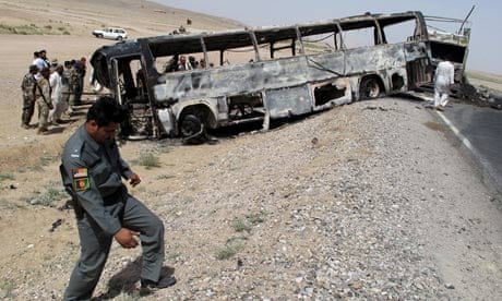 Tragedia en Afganistán: Choque de bus deja un saldo de más de 50 fallecidos en la provincia de Herat
