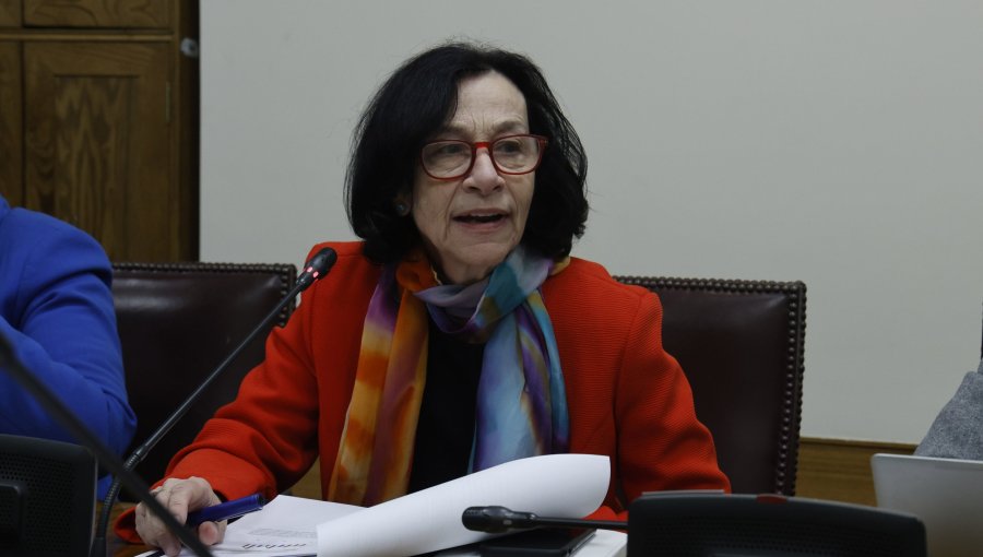 Presidenta del Banco Central expuso ante la comisión de Economía de la Cámara para defender el uso de la UF