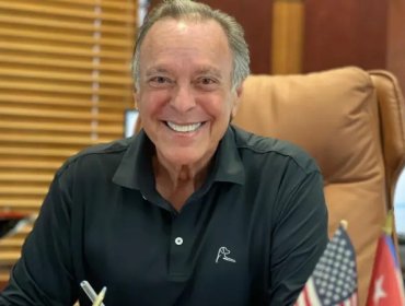 Magnate cubano desafía a Trump con incendiarios mensajes en vallas publicitarias en Miami