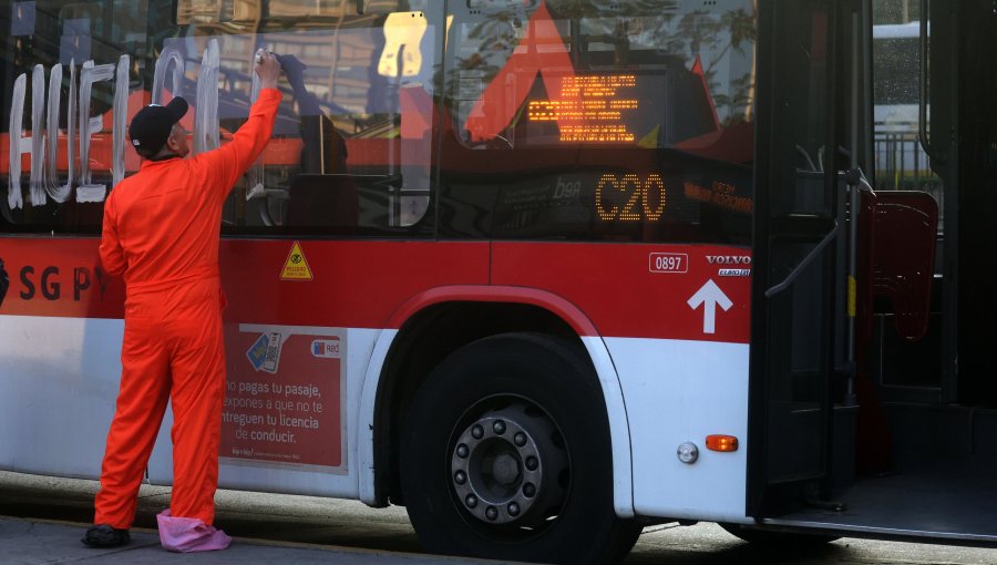 Redbus Urbano asegura que tomó medidas para "resguardar la continuidad del transporte público" tras paralización de conductores