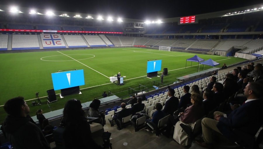 La UC inauguró el Claro Arena con emotiva ceremonia ante la presencia de autoridades, dirigentes e integrantes del plantel