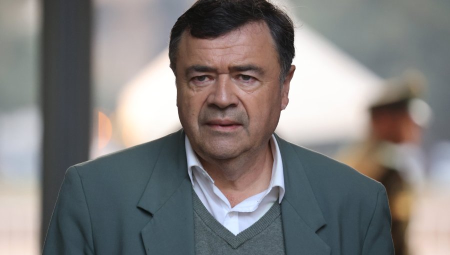 Presidente Boric remueve a ministro de Agricultura tras conflicto con el FRVS