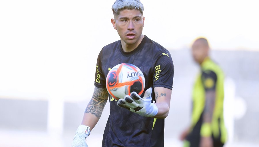 Cortés es criticado en Uruguay y lo tildan como uno de los "responsables" en la eliminación de Peñarol de la Copa Libertadores