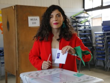 Jefa programática de Jara reitera que el aborto no está en su programa, pero que es de su interés "ampliar los derechos de las mujeres"