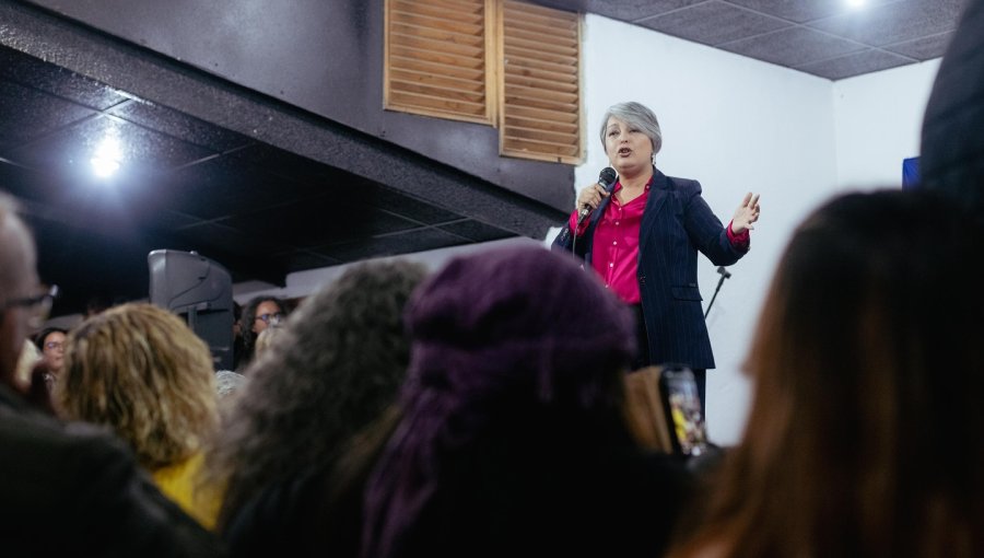 Vecinos de Valparaíso apuntan a mejorar el transporte y desarrollo armónico entre el puerto y la ciudad en diálogo con Jeannette Jara