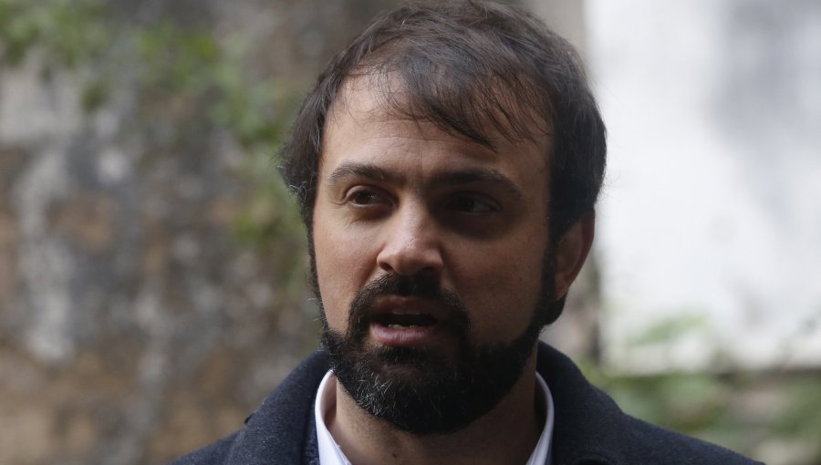Jorge Sharp advierte una vez más que la alianza que llevó a la Presidencia a Gabriel Boric "no alcanza para ganar en noviembre"