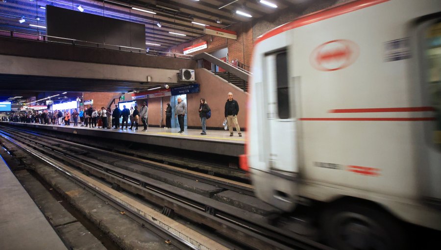 Metro anunció trabajos en estación Baquedano por obras de la Línea 7