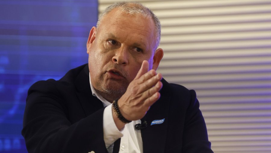 Rodrigo Mundaca denuncia que la campaña de Jeannette Jara está "secuestrada" por los partidos políticos y que "le falta calle"