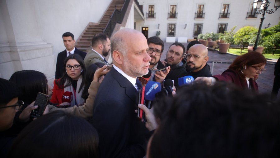 Ministro del Interior por su viaje a Buenos Aires tras incidentes de hinchas: "No podemos aceptar ninguna forma de violencia, ni menos de barbarie"
