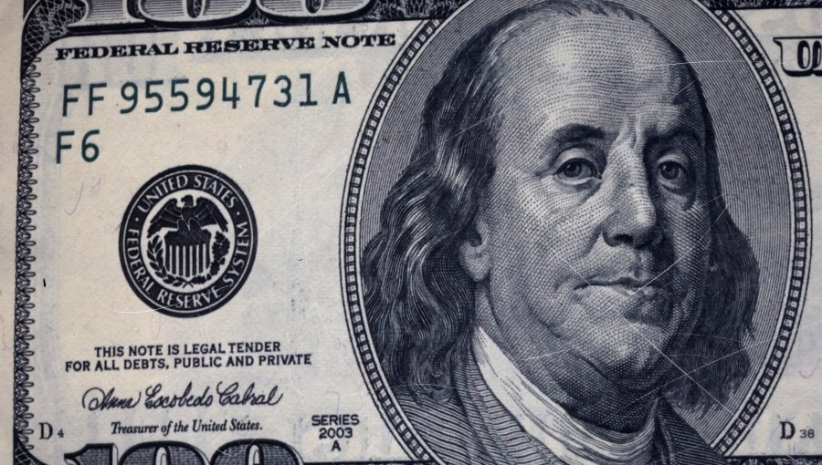 Renuncia de Marcel sacude a los mercados: dólar se dispara sobre $970