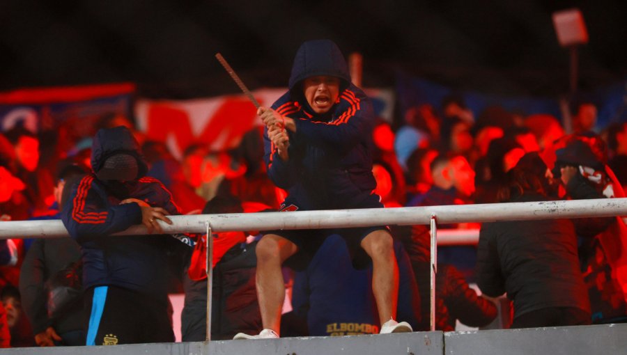 Fiscalía argentina dejó en libertad a los 104 hinchas de la Universidad de Chile detenidos tras graves incidentes en Avellaneda