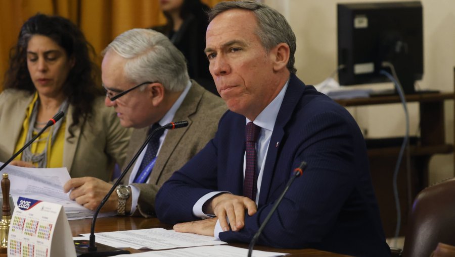 Comisión de Constitución despachó proyecto que regula la dieta y beneficios de los expresidentes