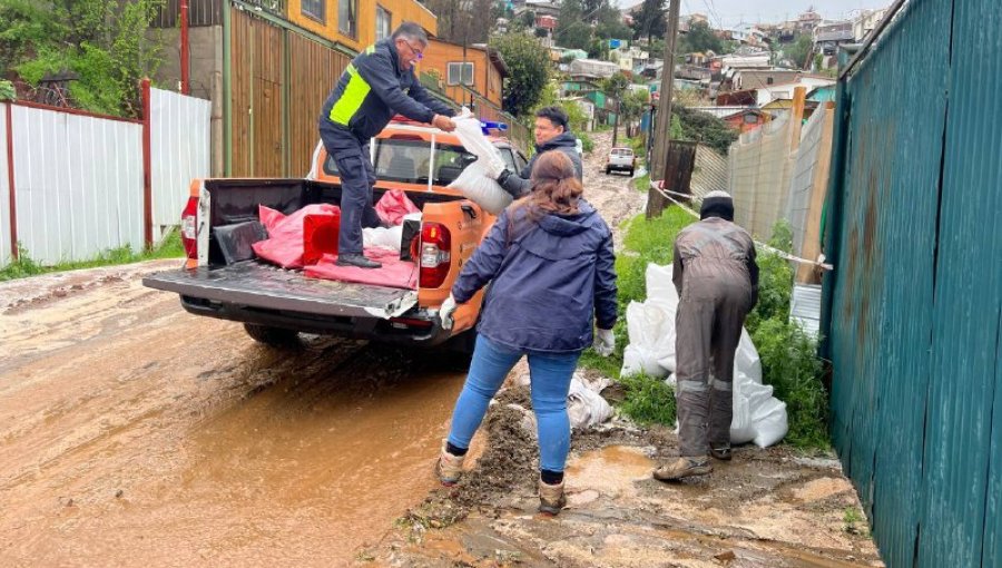 Lluvias dejaron filtraciones en viviendas y un deslizamiento menor de tierra en Viña del Mar