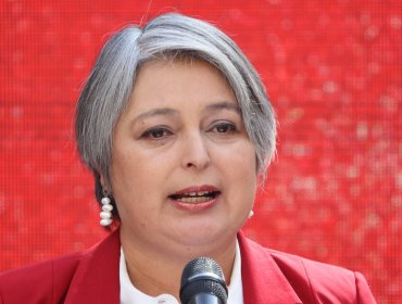 Jeannette Jara critica programa de José Antonio Kast y lo acusa de querer "castigar a los adultos mayores"