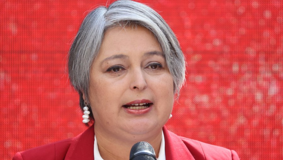Jeannette Jara critica programa de José Antonio Kast y lo acusa de querer "castigar a los adultos mayores"