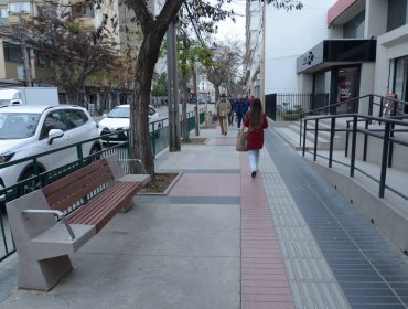Acera poniente de la céntrica calle Arlegui de Viña del Mar quedó habilitada al tránsito de peatones tras fin de las obras