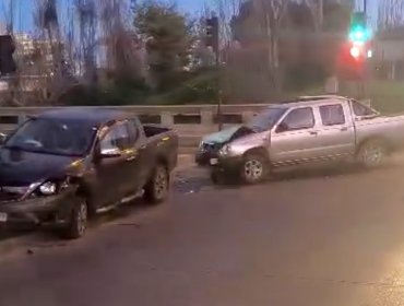 Colisión de dos camionetas deja importante congestión vehicular en Av. 1 Norte de Viña