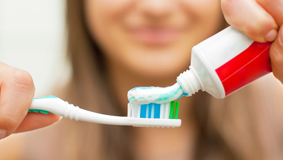 Sernac emite alerta de seguridad por pasta dental ante posibles efectos adversos causados por saborizante