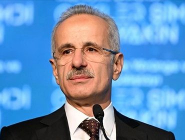 Ministro de Transporte de Turquía es multado tras grabarse conduciendo en exceso de velocidad