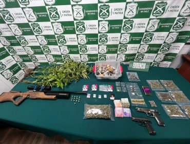 Con armas y drogas en su poder capturan a peligrosa mujer en sector de San Antonio